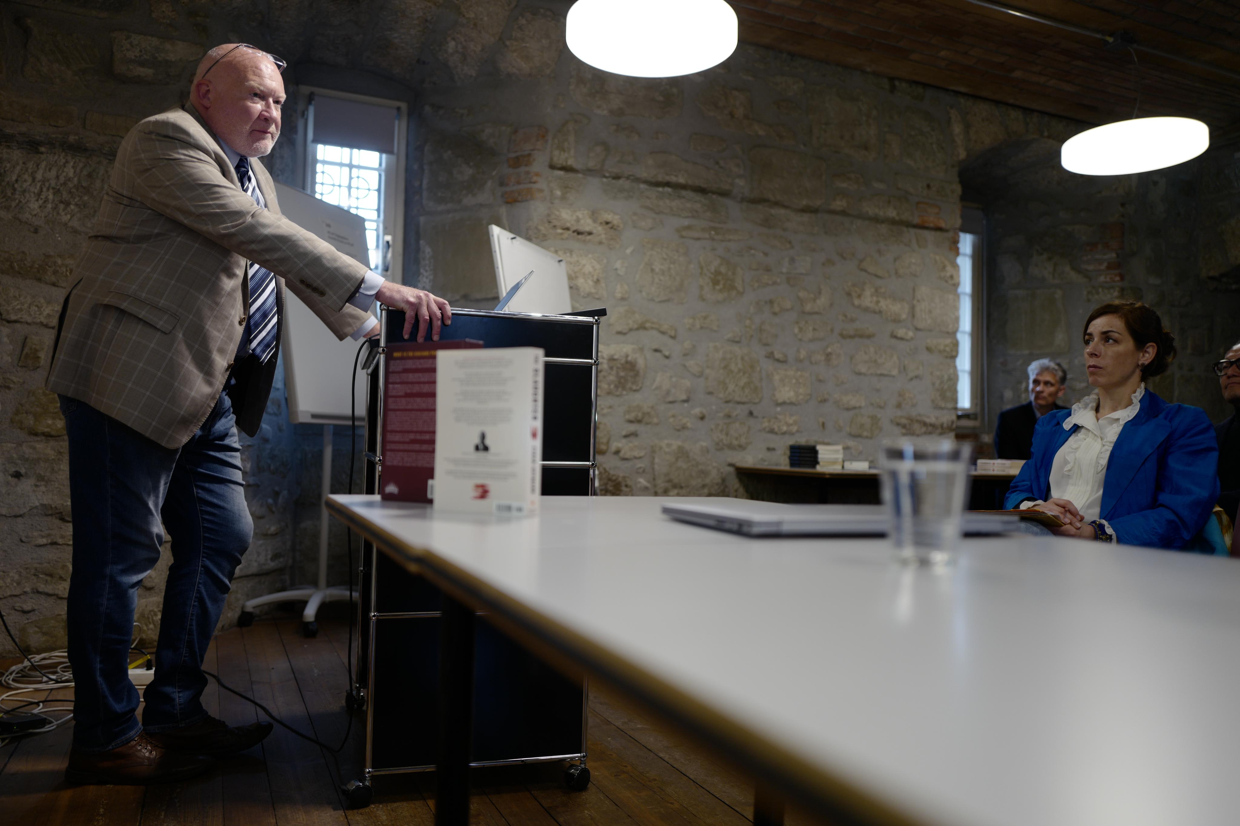 Ethan Gutmann bei der Buchvorstellung im Käfigturm Bern