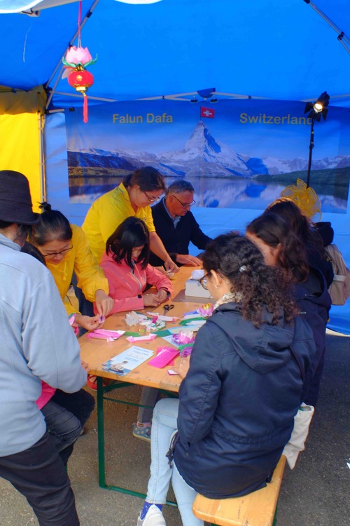 Lotusblumenfalten am Asiafest